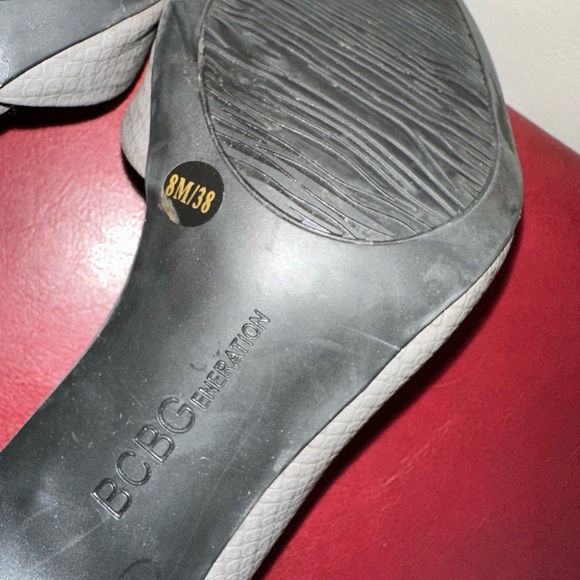 BCBGeneration Grey Pumps Size 8 Gently Worn - Picture 9 of 9